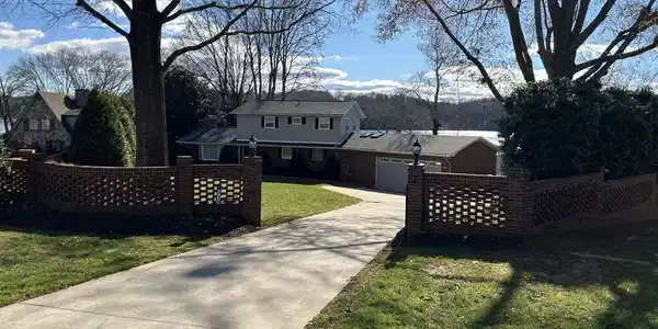 273 Leeward Point Loop