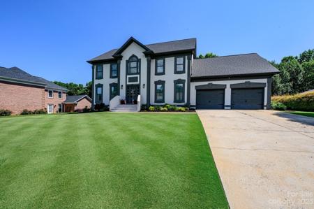 813 45th Avenue Lane NE