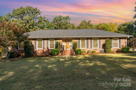 13704 Woody Point Road