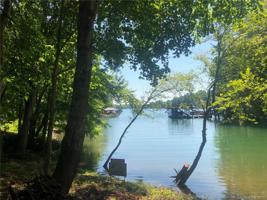 2253 Lake Forest Cove