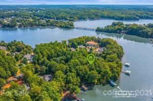 5210 Woodland Bay