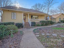 7 Commodore Point