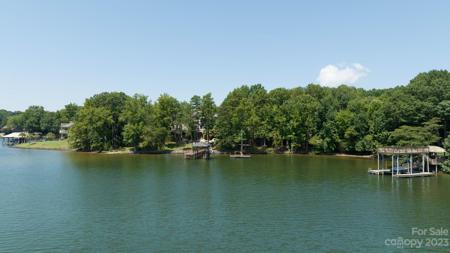 2105 Lake Forest