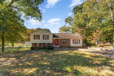 2300 Oakstone Circle