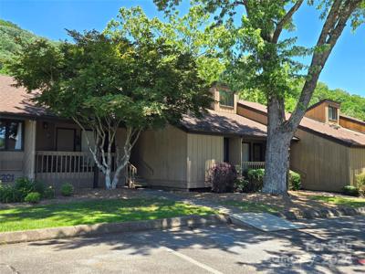 147 W Lake Drive S