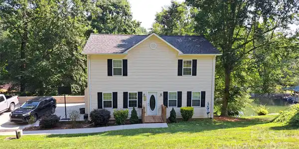 729 Victoria Lane