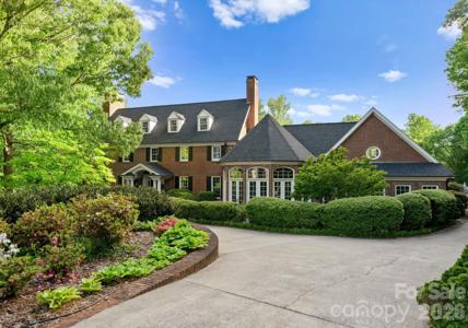 240 21st Avenue Drive NW