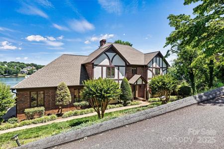 476 44th Avenue Drive NW