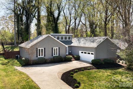 3489 Lake Shore Road S