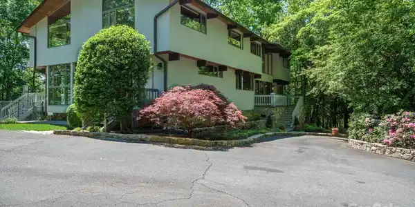 3165 Laurel Ridge Road NW