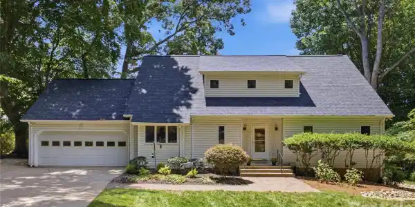 2216 Holly Lane