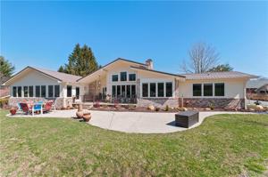 2931 S Lakeshore Drive