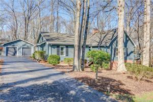 8 Hamiltons Ferry Road