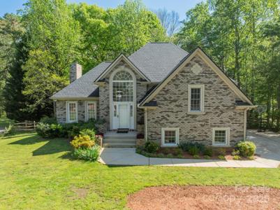 108 Tall Oak Drive