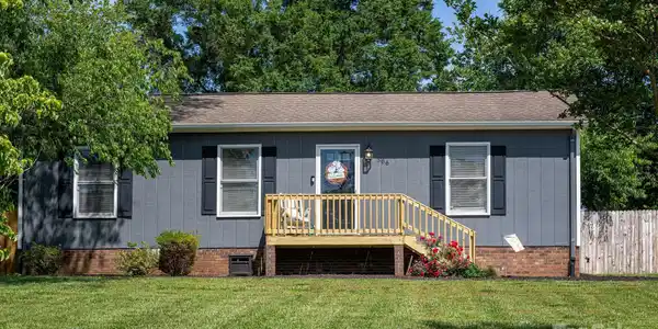 386 Greenlea Circle