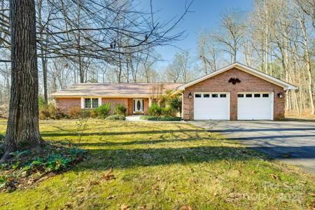 1020 Pebble Point
