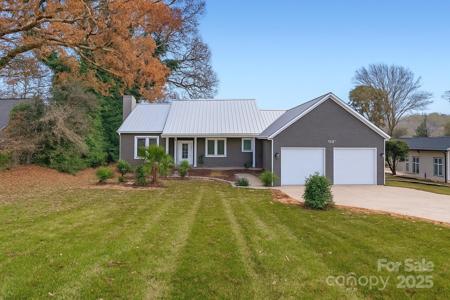 318 Queens Cove Road