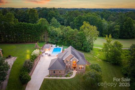 4137 Pinecrest Drive NE