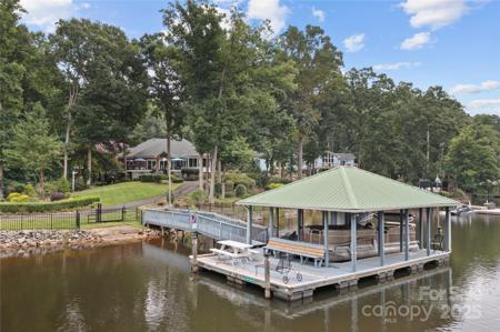 502 Lakeview Shores Loop