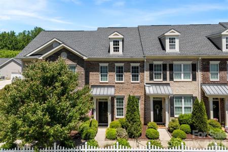 4317 Courtly Lane
