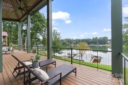 7067 Wateredge Drive