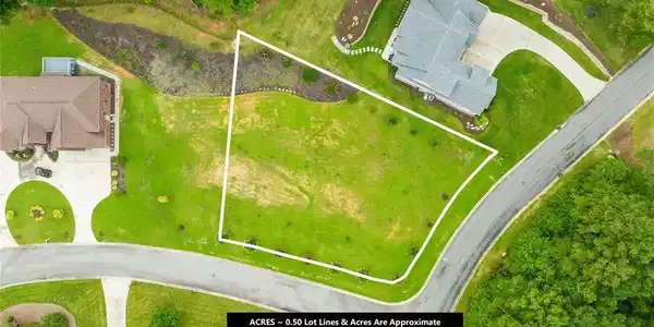 2 Royal Vista Way