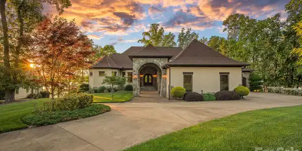 170 Fawn Lane