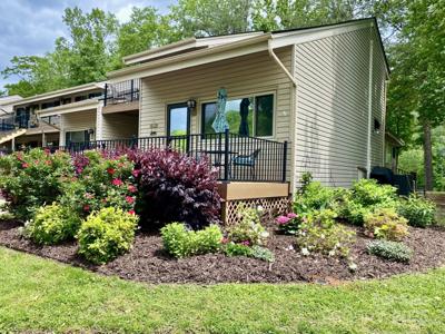 118 W Lake Drive N