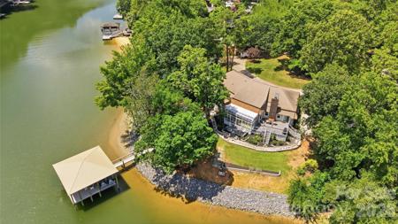 1031 Woodlake Lane
