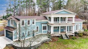 4586 Island Forks
