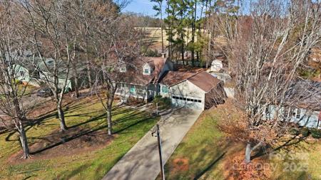 3015 Lake Shore Road S