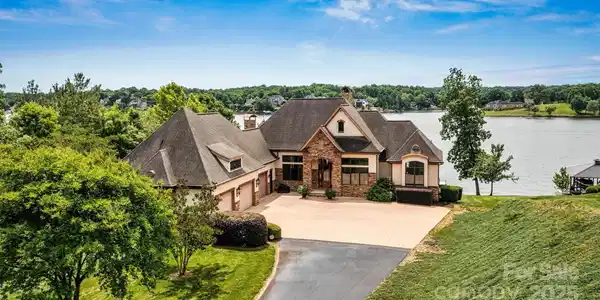 6205 Plantation Pointe Drive