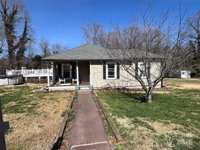 228 Hazeleen Avenue