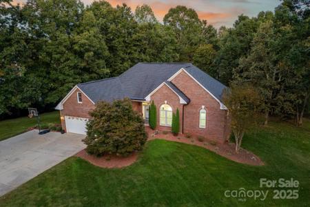 11 Greenway Drive