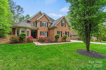 8032 Turnberry Lane