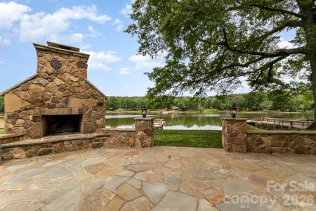 1435 Panther Point Road