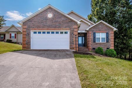 924 41st Avenue Drive NE