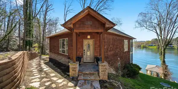 152 Bridge Pointe Lane