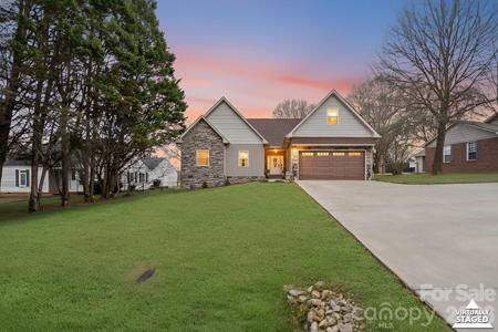 3670 9th Street Drive NE