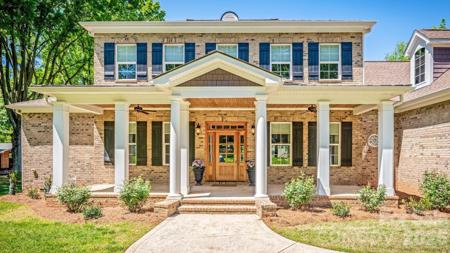 123 Lakefront Drive