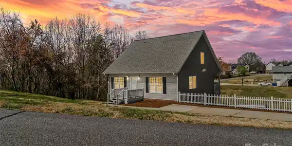 203 Taylor Circle