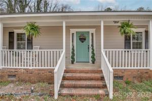 1121 Twin Lakes