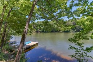 512 Caledonia Loop