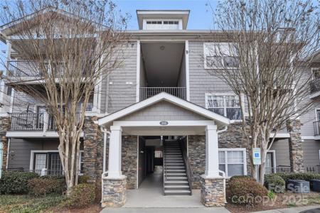300 VISTA LAKE Drive