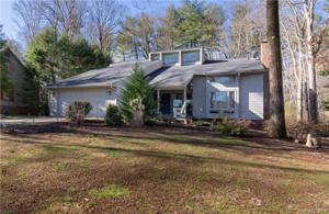 107 Woodsway Lane