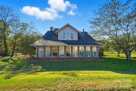 105 2nd Avenue SW