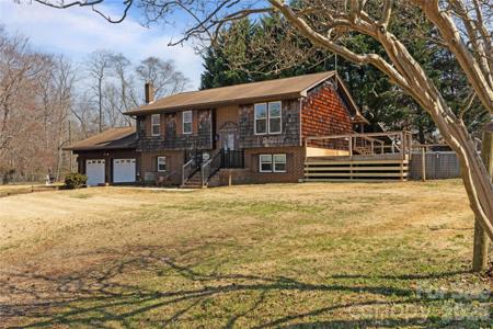 335 Yachtsman Drive