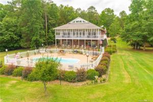 1012 Woodside Drive
