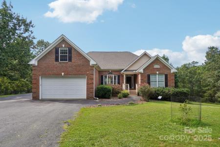 1025 Highland View Lane