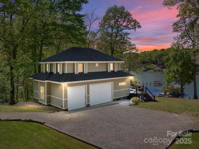 1395 Roundstone Road